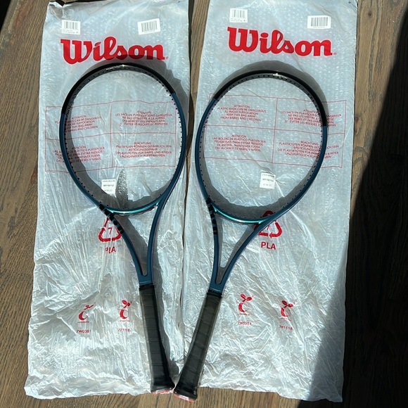 NWT Set of Wilson Ultra Pro 18x20 v4, Grip 2 ( Two rackets) - Picture 2 of 14